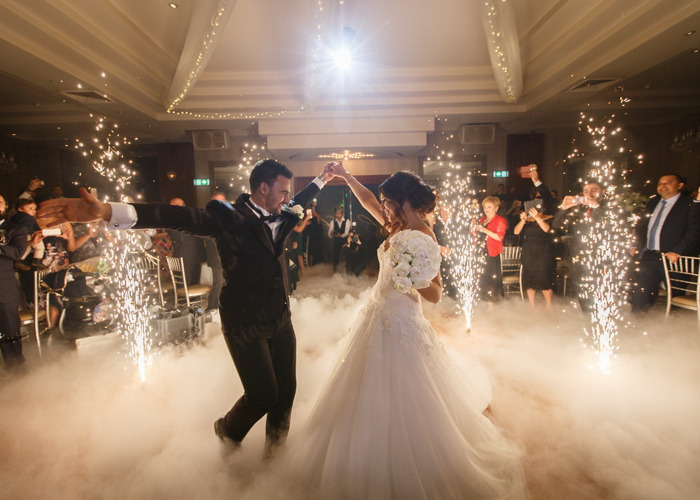 Allestimento luci per matrimoni con effetti speciali e illuminazione decorativa